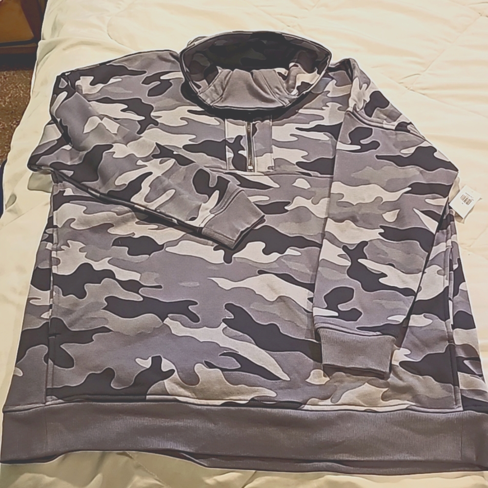 BRAND NEW Old Navy pullover sweatshirt